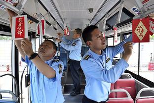 夸利亚雷拉：孔蒂并不局限于三后卫 对我来说他是顶级教练